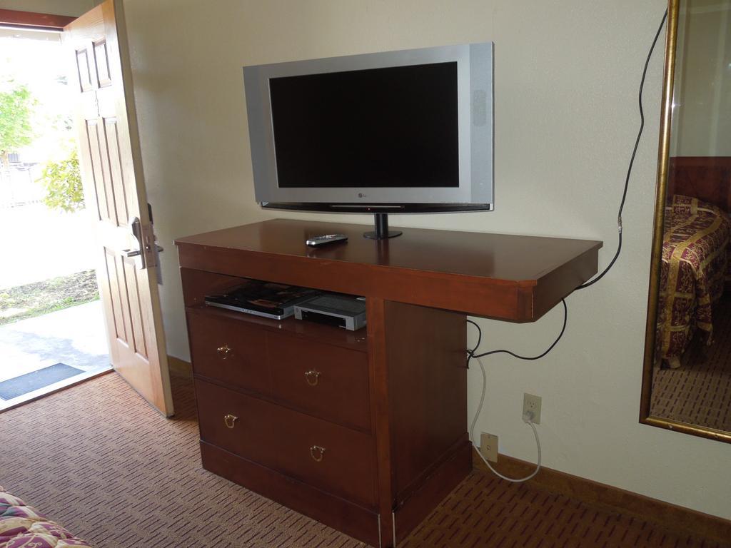 Monticello Motel Портленд Экстерьер фото